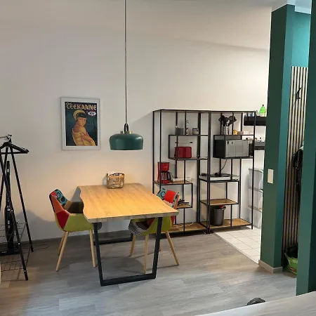 Modernes Mit Top-oepnv-anbindung