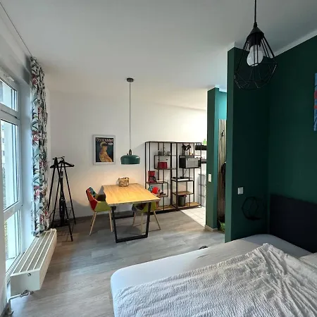 Modernes Mit Top-oepnv-anbindung