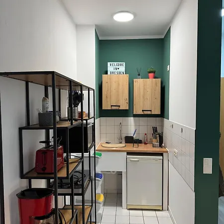 Modernes Mit Top-oepnv-anbindung * Dresden